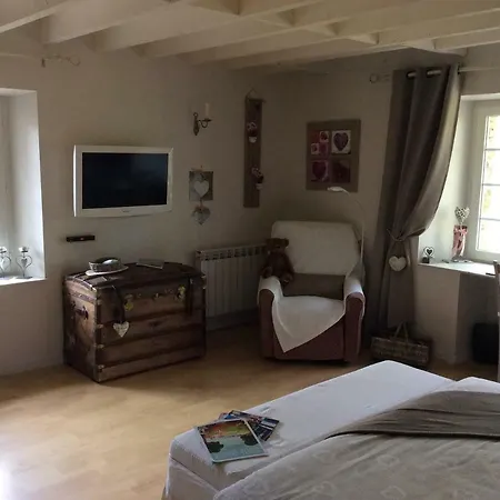 Le Moulin De La Castellerie Bed and Breakfast